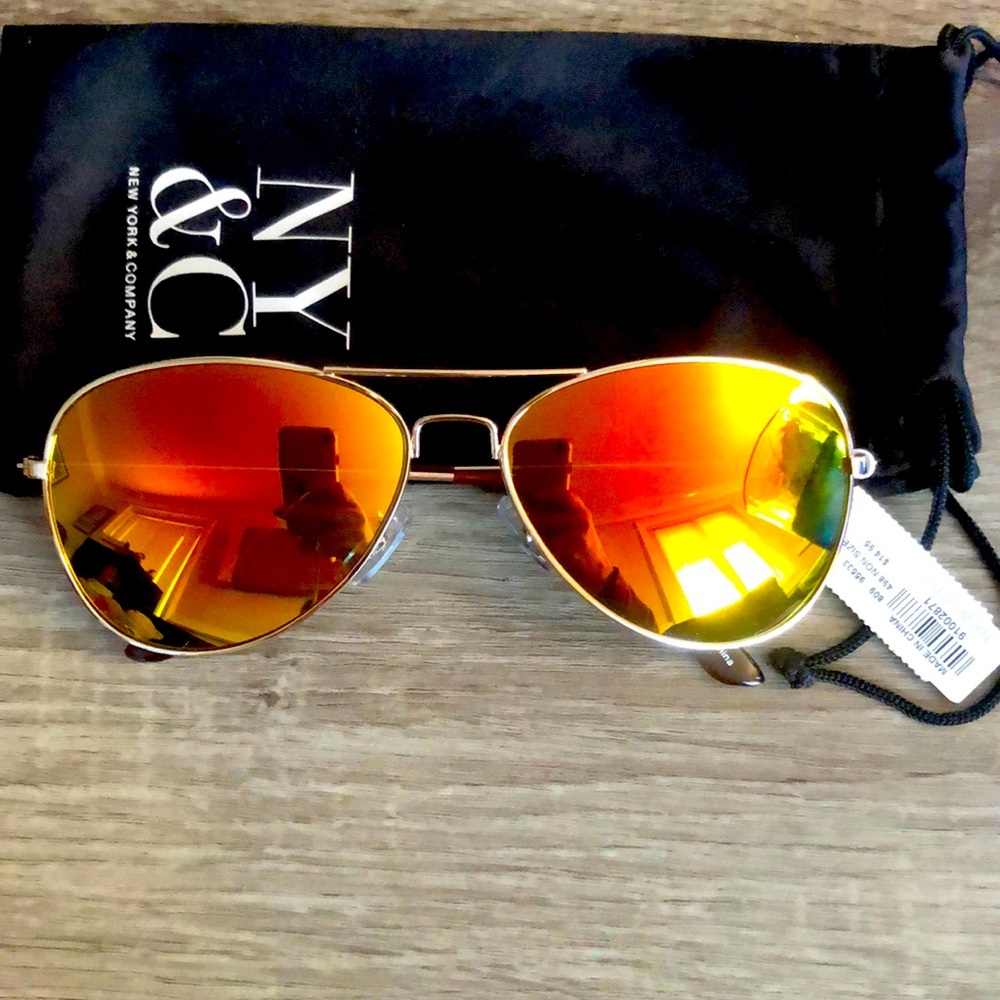 ❤️ 3/$30 Gold metal aviators with orange tone lenses